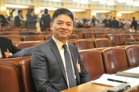 刘强东上千亿身家背后，儿子却是他一生的痛……