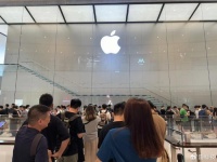 苹果翻车了?iPhone 15首销破发,黄牛都笑不出来了
