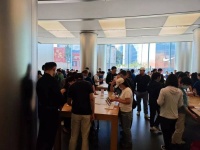 实探北京苹果门店：需要排队取货，两款Pro型号早已抢光