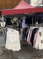 直播间卖爆的衣服，为什么在线下没人碰？