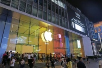 iPhone 15系列价格“跳水”怎么回事?记者门店实探|一线