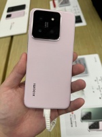 去摸了一把小米14和14Pro,看的人是真的不少, 只考虑手感……