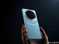 vivo X100 系列手机蓝色款外观公布：居中大圆环相机模组