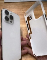 “苹果皮”再度出现，美版iPhone 15系列能插卡了