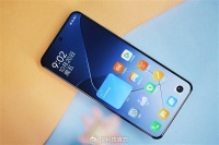 雷军狂赞小米14 Pro全等深微曲屏:最完美!18倍研发投入