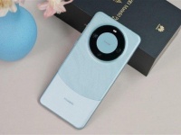 成本不便宜！华为Mate 60 Pro拆解：国产零部件价值激增 老外感叹中国技术牛