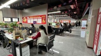 看到这样的场景，就明白为啥家乐福都关门了……