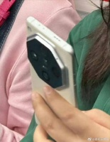 疑似OPPO Find X7 Pro真机谍照曝光