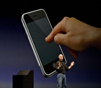 苹果副总裁Steve Hotelling退休，曾发明iPhone多点触控屏幕