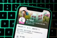 卸任CEO后，小孙再现东方甄选直播间