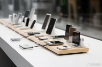 “直板+折叠”双拳出击，VO荣米“围剿”苹果