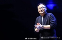 罗振宇的「超级个体」，董宇辉的「楚门秀」