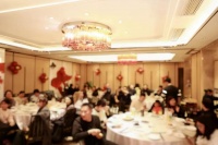 吐槽餐饮行业年夜饭是牟取暴利，《经济日报》记者佘颖又翻车？