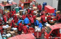 这下好了！既不放驿站，也不送货上门，全新送快递方式