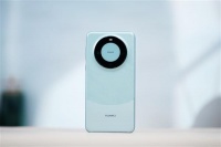 董宇辉带货华为销售额破亿！Mate60 Pro 被抢光 耳机卖了 4 万个