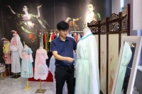10条马面裙有8条来自曹县,汉服爆火只是开端?