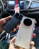 特别巧！刚刚打个车去机场，结果看司机师傅手机特别眼熟…