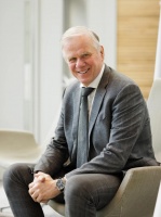 独家专访ASML CTO：不相信摩尔定律会终结，公司下一个大战略将是超数值孔径光刻机