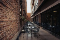 神仙难过三四月，营收腰斩，餐饮老板直呼“惨淡”