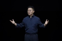 AI手机怎么做？我们和真我全球副总裁徐起聊了聊 | 高端访谈