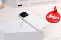 雷军困惑了，爆款高端机从4599元跌至2799元，你们还不买吗？