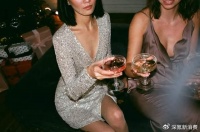 女装大佬闷声发大财：靠拿捏县城贵妇，门店超1000家，营收数十亿