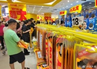 中国零食榜一变了：全国门店数冲破1万，反超良品铺子、三只松鼠