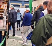 马云在伦敦逛最古老的“菜市场”被偶遇，网友感慨：本人超级和善！