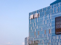 腾讯半年经营利润超千亿元
