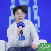 90 后北大博导造人形机器人,不学特斯拉