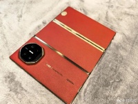 华为Mate XT内部拆解图来了,三片超薄电池清晰可见,内部做工精湛