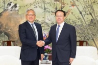 龚正会见黄仁勋