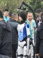 机器人半马唯一女性机器人现身