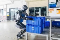 当波士顿动力机器狗背上外卖箱在CBD狂奔…