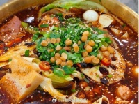 轻奢麻辣烫价格飙升引争议,单份最高达80元