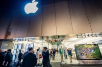 苹果放弃自研折叠iPhone，决定采用三星的方案
