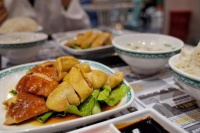 刘强东王兴，再次狭路相逢