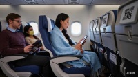 15元毛毯风波：春秋航空一边“喊冤”，一边狂赚22亿
