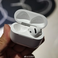 AirPods左耳丢失用户称不知何时脱落
