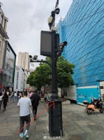 江汉路无线充电台充电速度慢,市民建议用充电宝