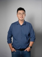 “跳下悬崖造飞机”的狠人，用一个未来的故事打动苹果代工厂