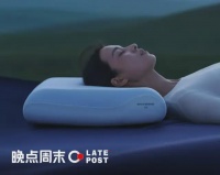 一年卖出 300 多万个枕头,亚朵跨行做对了什么丨晚点周末