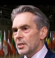 荷兰又动手了！DUV设备维修都受限，半导体圈炸锅了