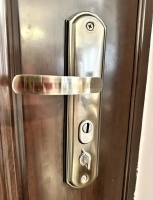 “指纹锁”正在悄悄被淘汰？开锁师傅道出实情，听完恍然大悟！