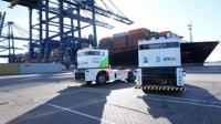 新一批中国无人驾驶重卡开进英国最大集装箱港口，背后有位“当地通”