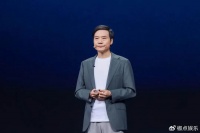 雷军豪掷1亿抄底，小米利润暴涨80%，股价为何撑不住了？