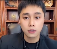 4000万粉丝网红泳池直播，女主播穿泳衣参加，网友质问平台为何不封