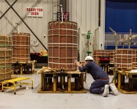 美媒：绕线工数量不足，竟已成美国AI发展一大瓶颈