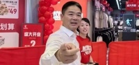 刘强东狂开超市，数万人涌入，挤爆了