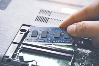 摩尔定律失效？手机居然越卖越贵，背后是AI产能争夺战